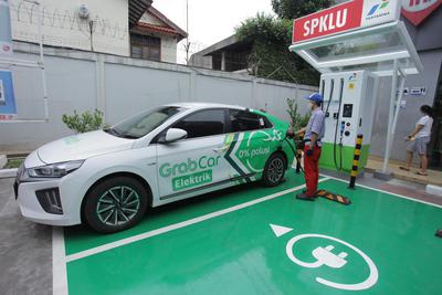 Pertamina Bakal Sediakan 162 Unit Charging Station - Dunia Energi