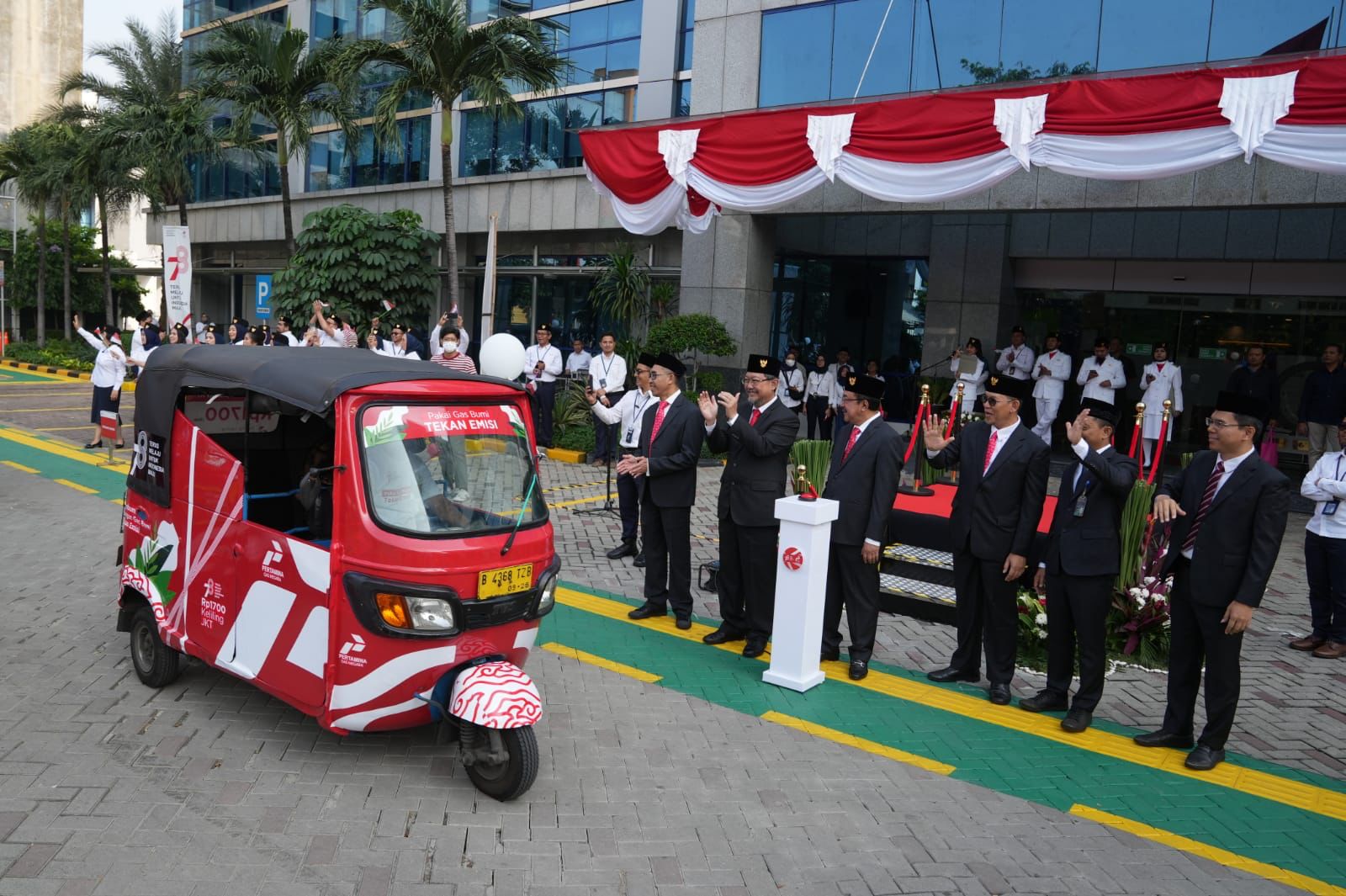 Tekan Emisi Di Ibu Kota Dengan Bajaj Bertenaga Gas - Dunia Energi